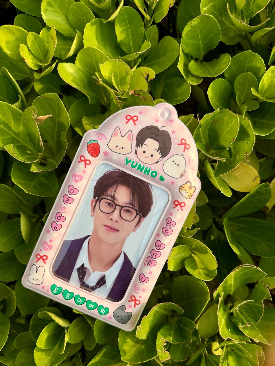 MyYunho_China's tweet photo. 【 My summer belongs to YUNHO 】
🎐 The 2026 MyYunho Summer Merch Package is here at last! ☀️

Once again, we’ve collaborated with @applepiehih and @andyunho_LR  to bring you a lineup of cute and practical summer support items~ 
A special thanks to applepie for drawing an exclusive original comic for us!!
🍓 【 Shopping Bag & Photocard Holder 】 
Yuno and his good friends are all here: Little Tiger, Little Fox, Chubby Bird, Bunny, and Kitty, alongside his favorite strawberries, signature glasses, "UK", and various iconic elements. Filled with love and childlike wonder—who could resist such adorable merch!
In particular, the Shopping Bag—which had everyone asking for a purchase link outside the Seoul venue—is super spacious! 
Anyone who picked up our freebies in Seoul knows that our three days' worth of giveaways were all carried in this exact bag 👍
🍓 【 Sticker Pack 】 Featuring cute hand-drawn illustrations authorized by LR! 
Perfect for decorating your phone, tablet, laptop, or luggage—guaranteed to bring a smile to your face every single day ☺️
🍓 【 Jumbo Fan & Transparent Slogan 】 
The high-value, eye-catching Jumbo Fan (which actually made it onto the big screen at the Seoul venue!) and the aesthetic Transparent Slogan are absolute must-haves for summer offline support!

This complete set is versatile, practical, and perfect for everyday outings or offline events. You'll definitely regret missing out!
✨ Package Includes:
•MyYunho × applepiehih Tote Bag × 1
•MyYunho
 × applepiehih Photocard Holder × 1
•MyYunho × applepiehih Cooling Patch × 1
•MyYunho × LR Sticker Pack × 1
•Transparent Slogan × 1
•Jumbo Fan × 1
🔥Group order goal: 50 sets. 
Shipping will begin shortly once the target is reached~ If you are interested in purchasing, please participate in the poll. We will decide whether to open an international group order (GO) based on the poll results.

Design: @applepiehih ，萝卜
Authorization: @andyunho_LR 
Graphics: 伊