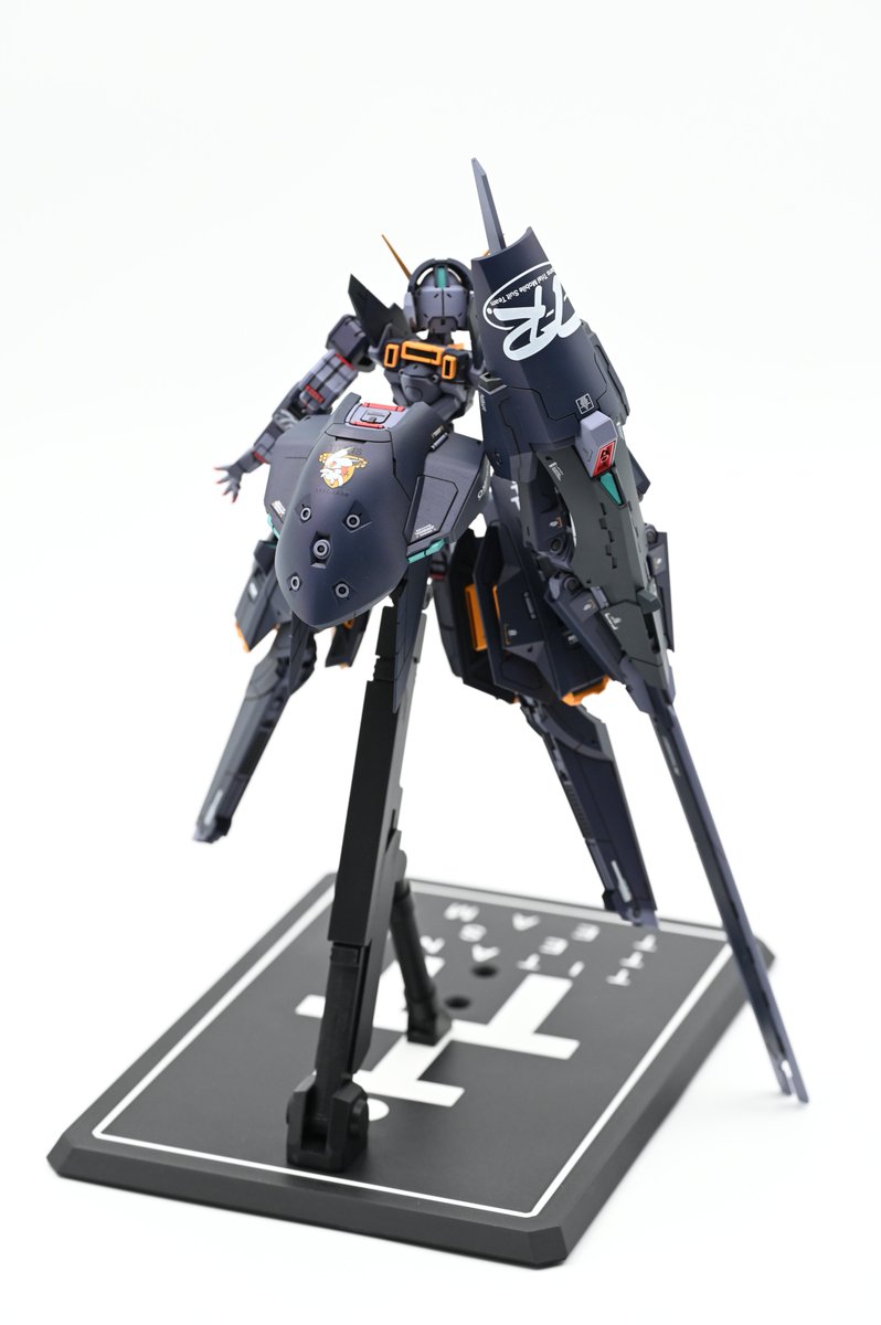 PiperMakes's tweet photo. I've been working on this #AOZ TR6 1/100 scale Woundwort for the better part of the past 3 months.

And I just wanted to take a second to thank Fujioka for these designs. They've been massively inspirational to me, and I'm just glad I could finally show this one off. https://t.co/QW1F6Y1jWz