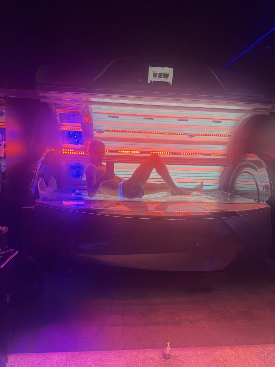 jaytwink21's tweet photo. Pretty boys look better with a tan. 😉✨☀️

#twink #gay #sunbed #onlyfans #calvinklein https://t.co/FHwnzJTQkv