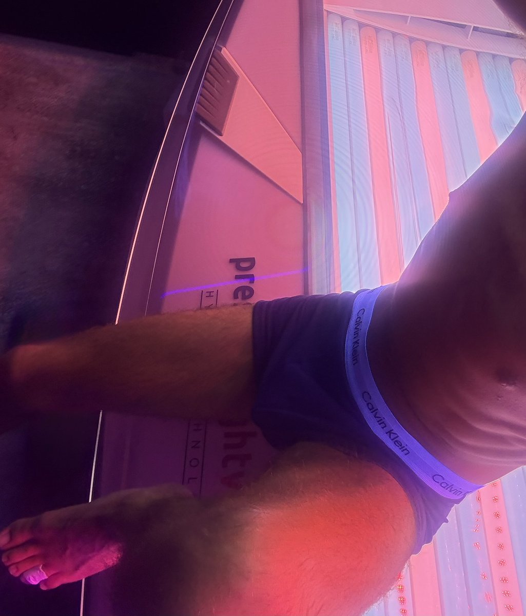 jaytwink21's tweet photo. Pretty boys look better with a tan. 😉✨☀️

#twink #gay #sunbed #onlyfans #calvinklein https://t.co/FHwnzJTQkv