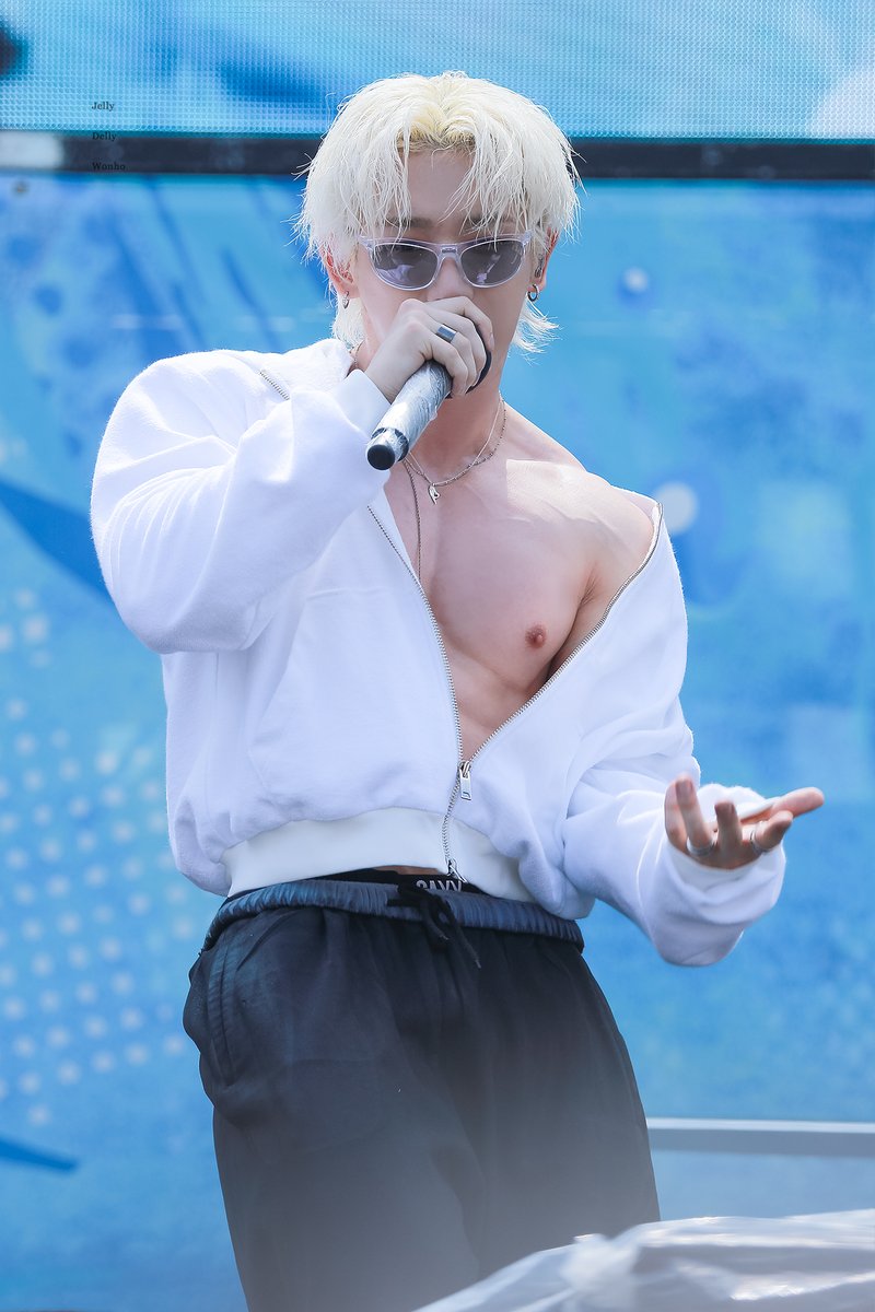 jellydellywonho's tweet photo. 260802 캐리비안베이 워터뮤직풀파티 
#원호 #WONHO 
#CORE #DontWakeMeUp
@official__wonho https://t.co/donBo41rzq