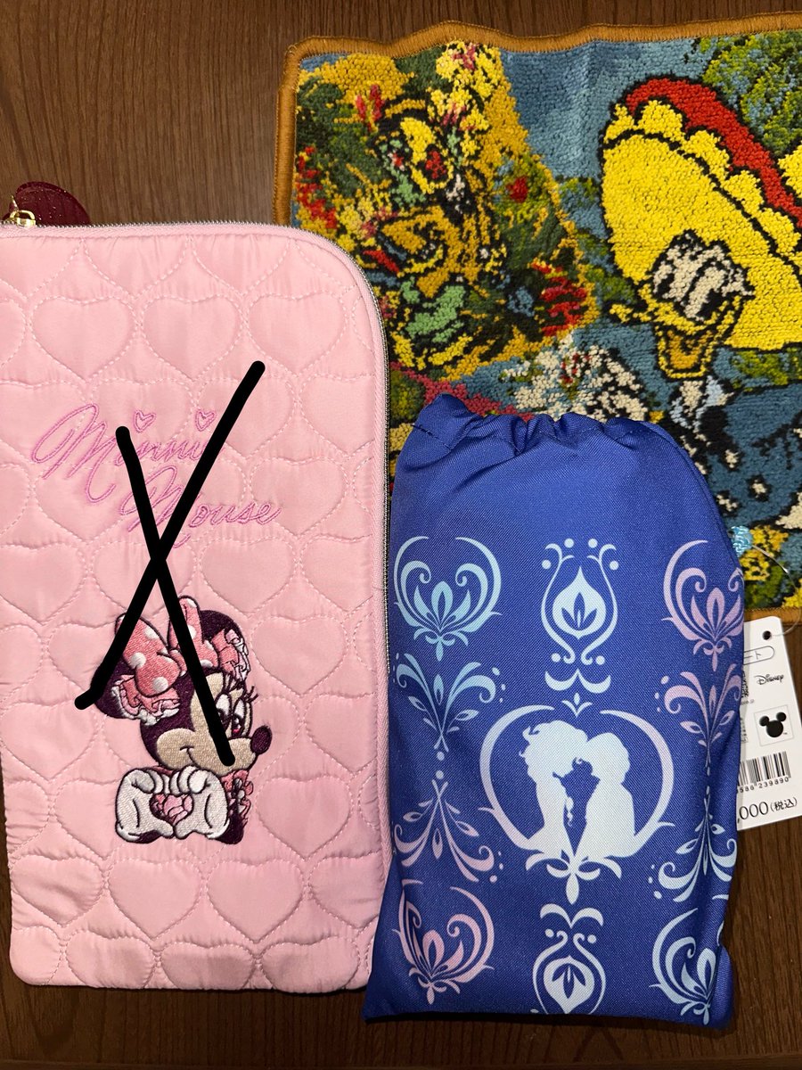 urktaaan's tweet photo. ディズニーストア　夏まつりくじ  夏祭り

譲：ドナルド ハンカチ アナ雪レジャーシートorくじ定価➕送料

求：マリーちゃん ズートピア ベイマックス スティッチ

その他なんでも検討します✨

支払い方法PayPayのみ。

郵送希望📮

お気軽にお声掛け下さい😌✨ https://t.co/tYZonN79wi