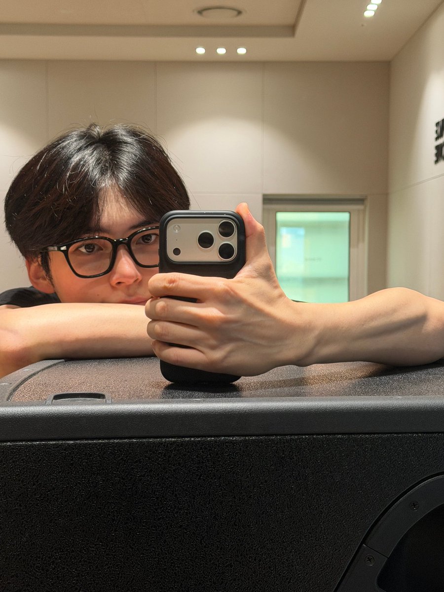 sung hanbin archive tweet media