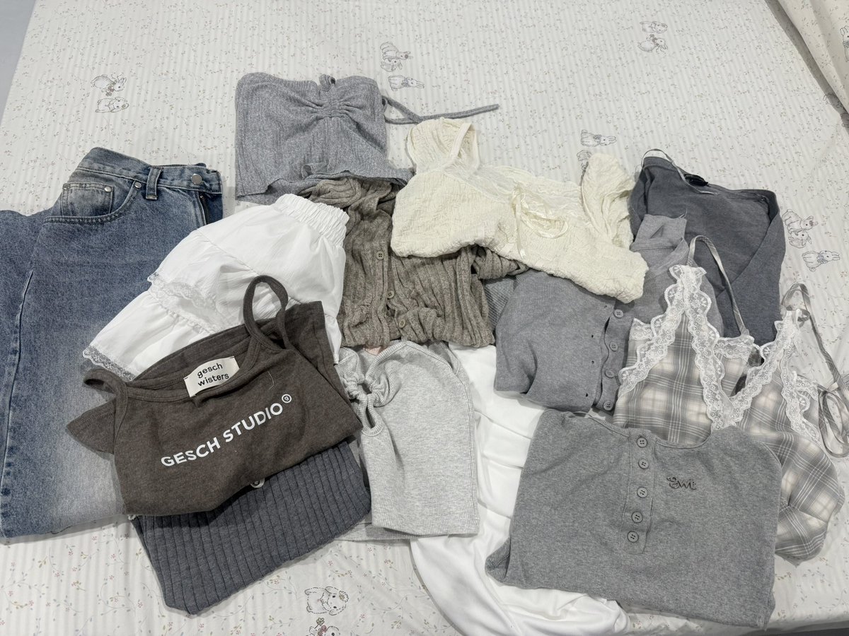 hibibisun's tweet photo. 🏷️ ส่งต่อเสื้อผ้าแบรนไอจี (มีมากกว่าในรูป) 
💌usedlikenew
ลง 4/8/69 19.00❕🗓️
stylist melt gesch cardigan duex daddy glitmon H&amp;M &amp; more 💐 

ค่าส่งเหมา 40
รี+เฟบ+ปัก ลด5฿ !♥️

#ส่งต่อstylist #ส่งต่อduex #ส่งต่อcintageshop #ส่งต่อเสื้อผ้ามือ2 #ส่งต่อmeltinmoments #ส่งต่อเสื้อผ้า https://t.co/NyQ5jyBL3k