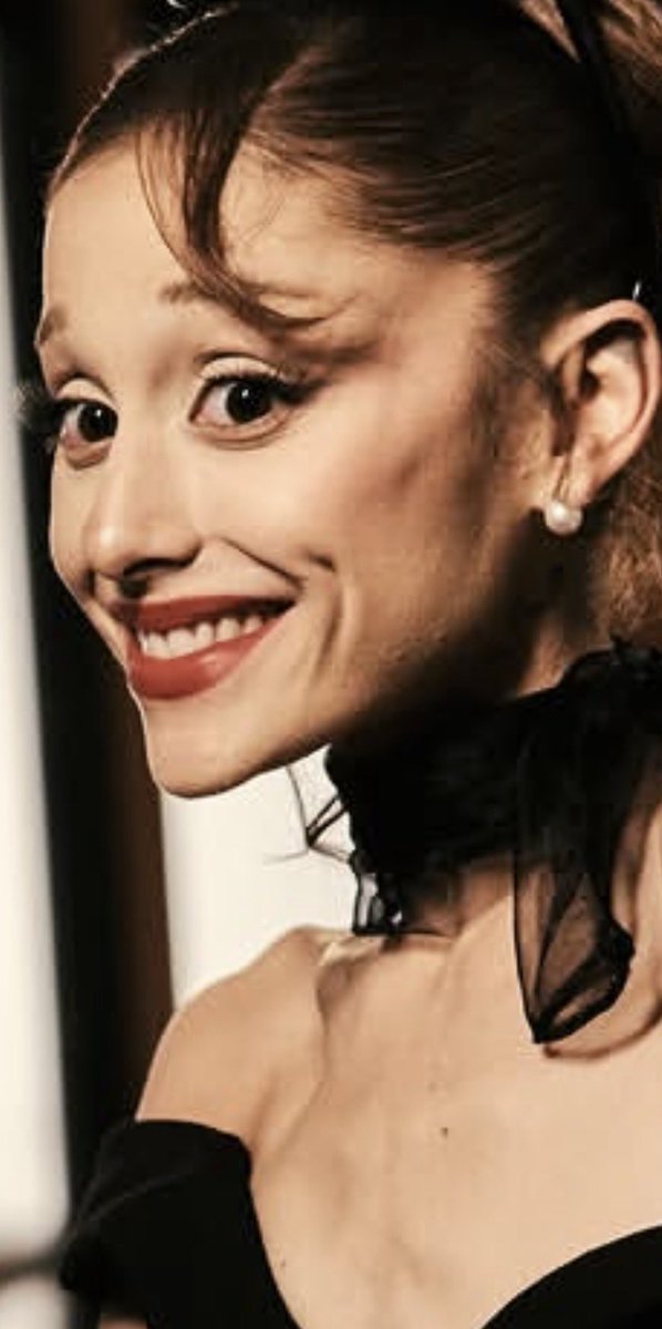 cuenumberone's tweet photo. she looks mentally ill… https://t.co/dZcx45fvlN