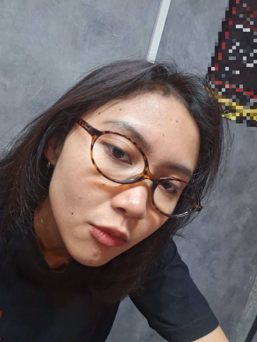 oddbloody's tweet photo. kurang suka selfie tp krn kacamatanya lucu jd ak abadikan momen ini https://t.co/zdNB1njXSx