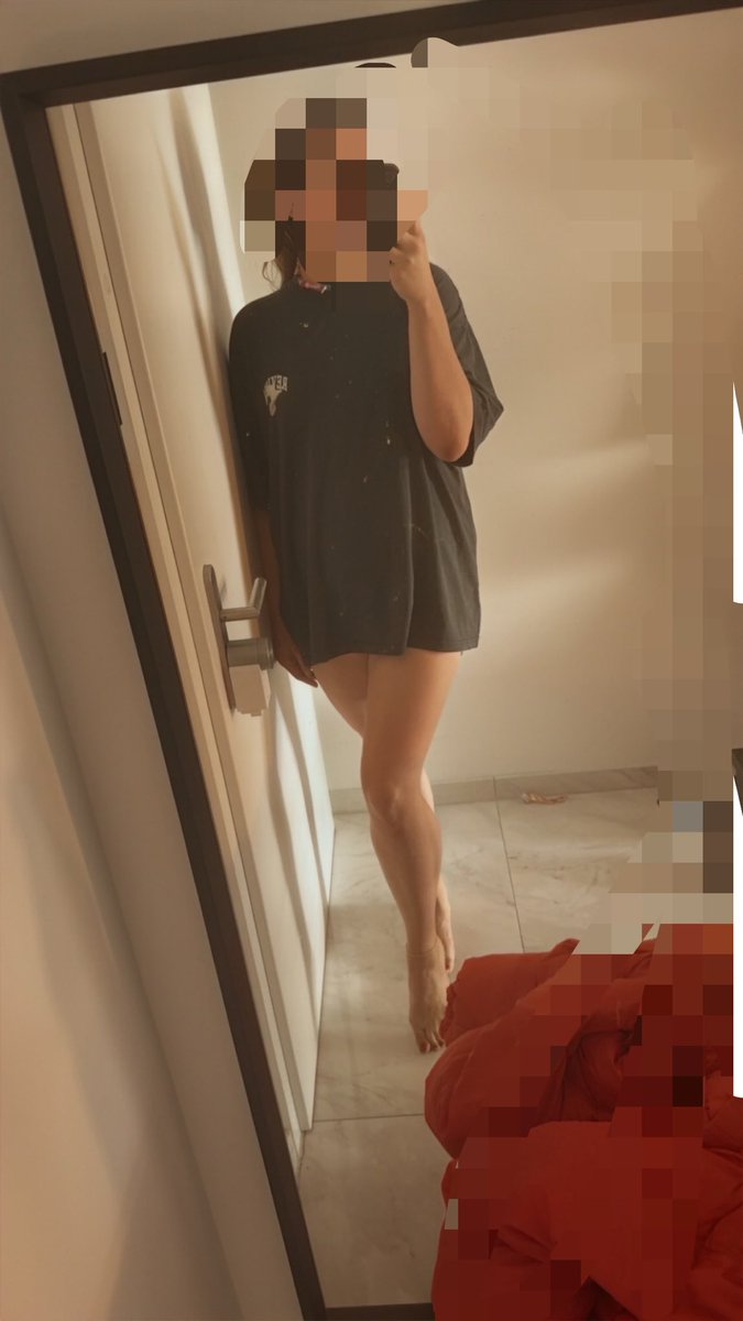 GoddessL3n's tweet photo. Super heiß heute 🥵, Mommy hat euch im Griff - und ehrlich gesagt, macht’s mich auch gerade ziemlich an 🤭. 

Auf die Knie mit dir 🙇🏻‍♂️ 

#findom #goddess #hotmonday https://t.co/YqarEUoOZc
