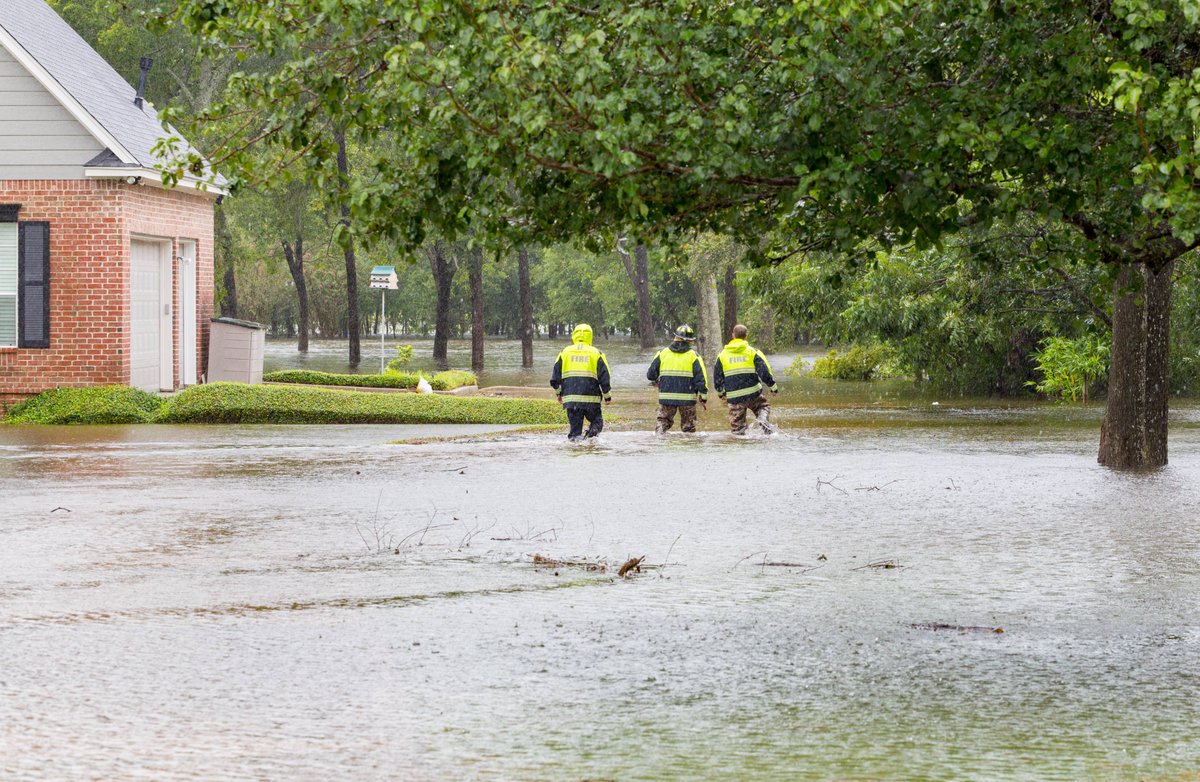 BELFORGroup's tweet photo. As severe weather and heavy rainfall become more common this time of year, the risk of flooding increases. Even a few inches of moving water can be dangerous, making it important to stay alert, avoid flooded roadways, and follow guidance from local officials.

Stay informed and prioritize your safety when severe weather is in the forecast.

#BELFOR #FloodSafety #FloodAwareness #SevereWeather #BePrepared