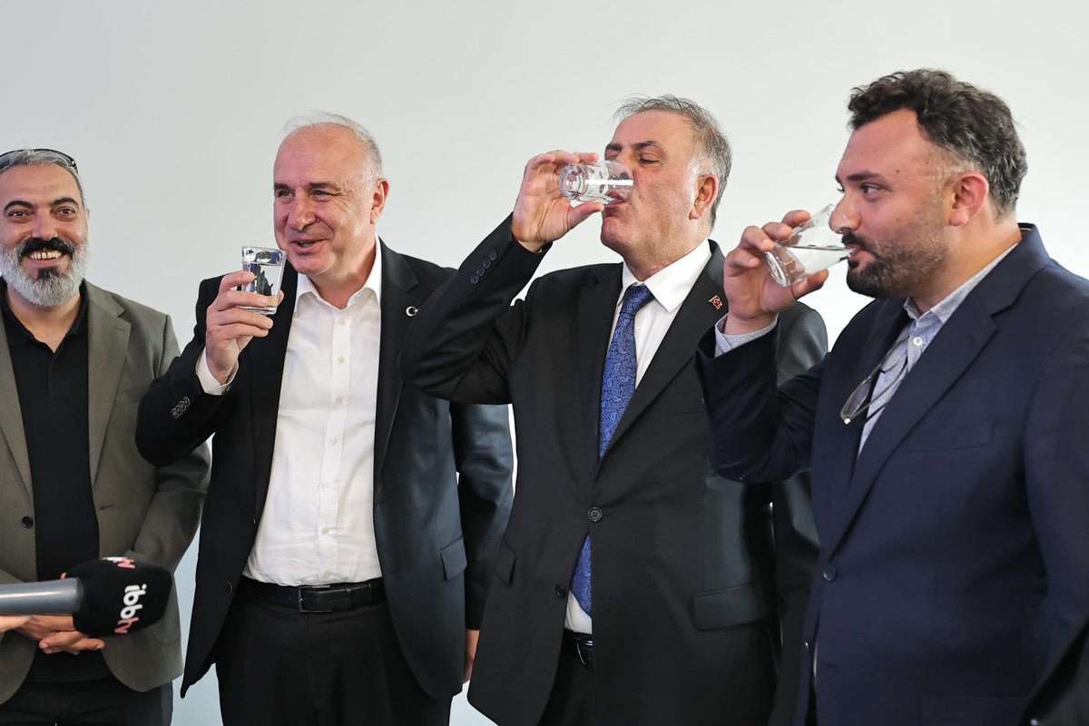 iskignmudurlugu's tweet photo. 💧 İstanbul'un su geleceğini stratejik yatırımlarımızla bugünden inşa ediyoruz!

📍 İBB Başkan Vekilimiz Sayın Nuri Aslan ve İSKİ Genel Müdürümüz Sayın Doç. Dr. Şafak Başa, İSKİ Terkos Yusuf Ziya Ortaç İçme Suyu Arıtma Tesisi'nde incelemelerde bulundu.

🏭 Arnavutköy ve Yeni İstanbul Havalimanı bölgesinin büyüyen içme suyu ihtiyacını karşılayan tesisimizin, günlük 120 bin metreküp kapasiteli birinci kademesini hizmete aldık.

🌿 Son teknoloji arıtma sistemleriyle hizmet veren tesisimizle İstanbul'a kesintisiz ve sağlıklı içme suyu ulaştırıyoruz.