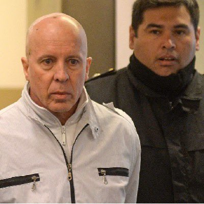 marcelomazzeo's tweet photo. DESAPARICION, MUERTE Y MENTIRAS 
EL PEDIDO DE UN PSICÓPATA ASESINO
DANIEL LAGOSTENA QUIERE REDUCIR SU CONDENA CON CERTIFICADOS DE ESTUDIO, PERO SIGUE CALLANDO QUE HIZO CON EL CUERPO DE ÉRICA SORIANO
La causa por el femicidio de Érica Soriano vuelve a estar en el centro de la escena. La Sala III de la Cámara de Apelación y Garantias de Lomas de Zamora deberá resolver el recurso de apelación que presenté en el incidente de ejecución de la pena, luego de que la defensa de Héctor Daniel Lagostena solicitara la aplicación del estímulo educativo previsto en el artículo 140 de la Ley 24.660 para obtener una reducción de su condena. Como abogado de la familia de Érica, me opuse a ese pedido y sostuve su rechazo íntegro por resultar manifiestamente improcedente en las particulares circunstancias de esta ejecución penal.
"Este defensor no se opone a que los presos estudien. Todo lo contrario. La educación es un derecho. Lo que rechazamos es que un certificado de estudios y cursos sin trascendencia alguna se convierta automáticamente en una rebaja de la condena."
"El artículo 140 de la Ley 24.660 no fue creado para premiar la acumulación de diplomas. Fue creado para estimular una verdadera reinserción social."
"Lagostena podrá haber aprobado materias universitarias, pero nunca aprobó la materia más importante: asumir la responsabilidad por el crimen que cometió."
"Nunca pidió perdón. Nunca colaboró con la Justicia. Nunca reveló dónde está el cuerpo de Érica Soriano. La familia sigue sin poder despedir a su hija."
"La resocialización no se mide por la cantidad de cursos realizados, sino por la transformación de la persona. Y en Lagostena esa transformación no aparece por ningún lado."
"No puede pretender reducir su condena exhibiendo certificados mientras mantiene oculto el destino del cuerpo de la mujer que asesinó."
"El dolor de la familia sigue siendo actual. Cada día que Lagostena calla, ese daño continúa y es cada vez mas profundo."
"El juez no está para contar diplomas; está para evaluar si existe una verdadera evolución criminológica y humana del condenado."
"Si bastara con hacer cursos para reducir una condena, el sistema de ejecución penal perdería todo sentido."
"La educación es una herramienta para cambiar. Si después de años de estudiar el condenado sigue sin decir dónde está Érica, el problema no es cuántos cursos hizo, sino cuánto cambió realmente."
"Esta causa no fue solamente un homicidio. También fue la desaparición del cuerpo, el ocultamiento de la verdad y un sufrimiento que continúa hasta el día de hoy."
"Mientras Lagostena siga negándole a la familia la posibilidad de encontrar a Érica y cerrar su duelo, no puede pedirle a la Justicia que le reduzca la condena invocando cursos o materias aprobadas."
"La verdadera resocialización empieza con la verdad y el arrepentimiento."