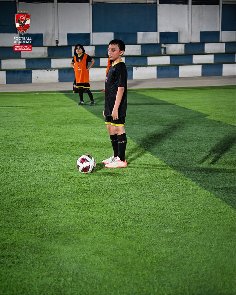 AlAhlyAcademySA's tweet photo. التطور الحقيقي بيتبني على أساس قوي وخطة تدريبية مدروسة وواضحة لكل لاعب. سجّل لابنك في أكاديمية النادي الأهلي بالمملكة واضمن له البداية الصح . https://t.co/st4RDXtVqS