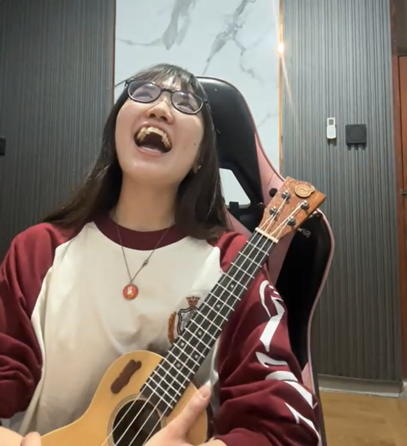 raffly_88's tweet photo. Serba-serbi gresi belajar ukulele wwkkwkwkw (sampe kesel sendiri loh ya😹😹😹) https://t.co/mBtFezHop8