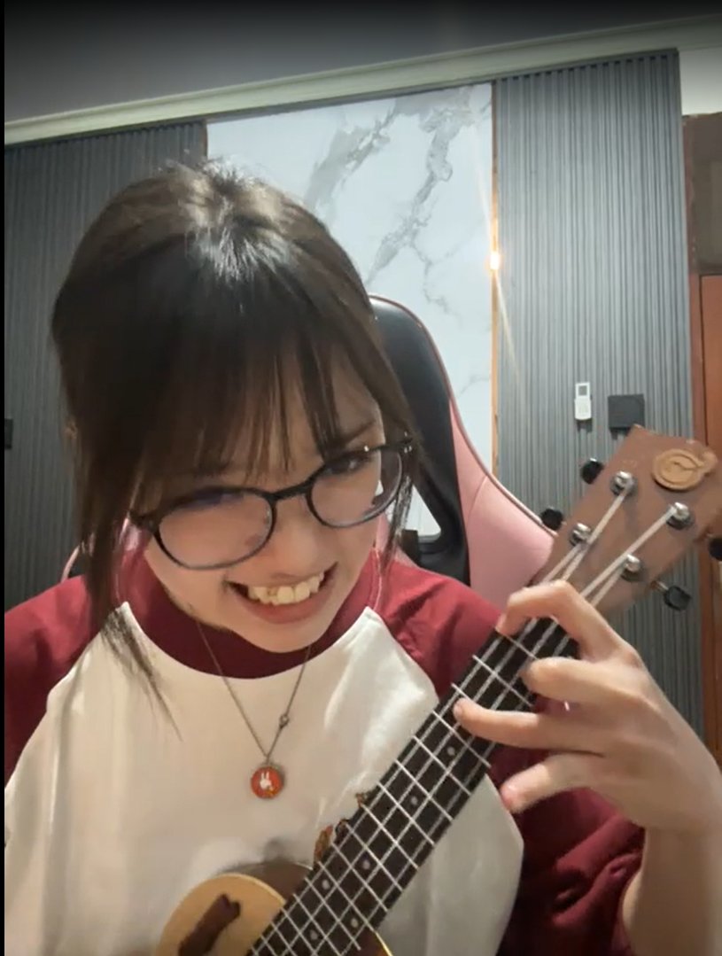 raffly_88's tweet photo. Serba-serbi gresi belajar ukulele wwkkwkwkw (sampe kesel sendiri loh ya😹😹😹) https://t.co/mBtFezHop8