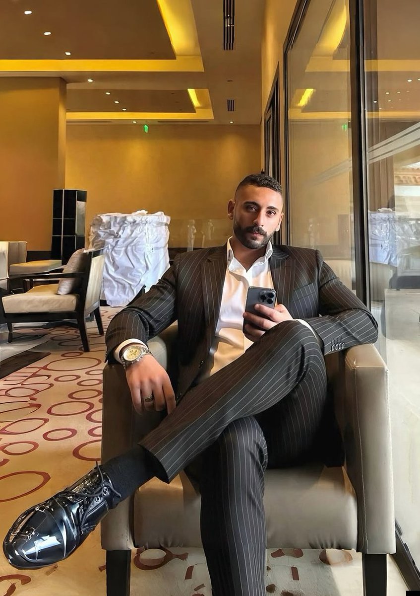 MiddleEasternMe's tweet photo. A true man sitting like a King on his throne 😍 https://t.co/7btrSF9u5C