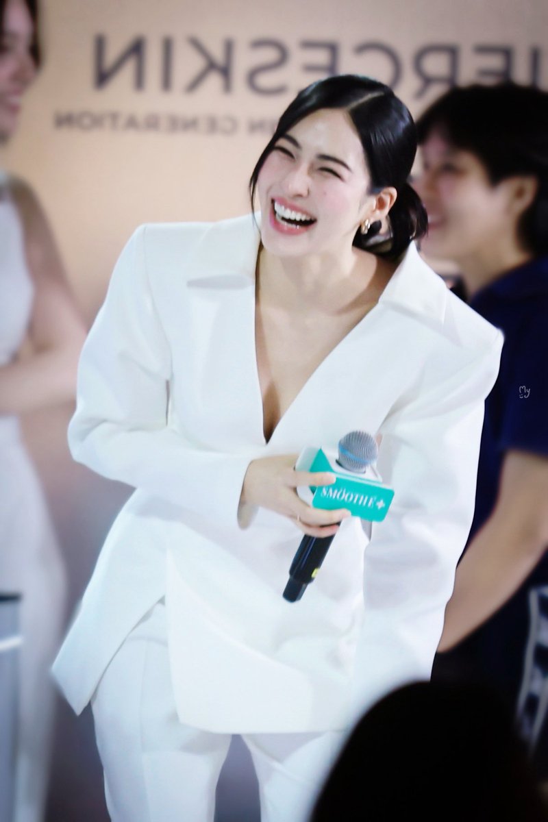 TTaeny09's tweet photo. 😚😚

LINGORM PRESENTER SMOOTHE
#LingOrmxSmoothE_FIERCESKIN
#Linglingkwong #หลิงหลิงคอง https://t.co/iSV3W3Z5F5