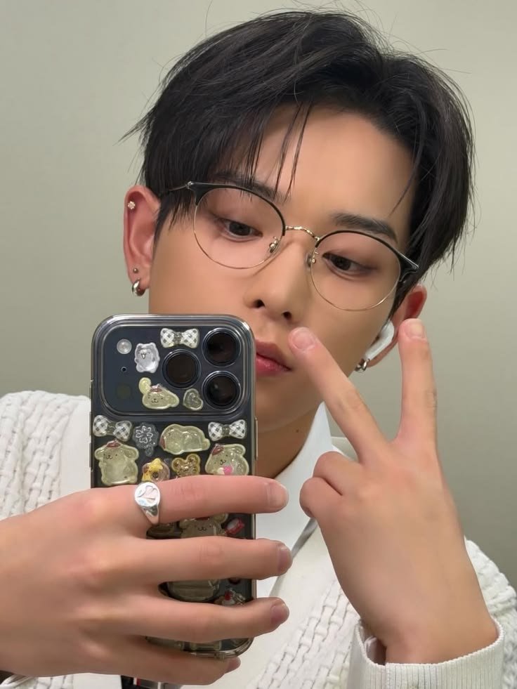 linhao_rol's tweet photo. Heading out for the rehearsals. Will be back late night. Have a nice evening/night/day everyone!!! https://t.co/LvGQhpb98z