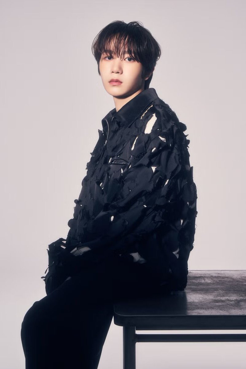 ellejapan's tweet photo. 8月4日は #NCTWISH #リョウ の誕生日🎂
2024年の初アジアツアーでの思い出から、憧れの先輩とのエピソードまで！　グループの魅力に迫った、独占撮りおろしインタビューをプレイバック🦭💚
#HAPPYRYODAY #RYO 

▼記事はこちら
https://t.co/6VwsgiaQzM https://t.co/aq42NYkfJe