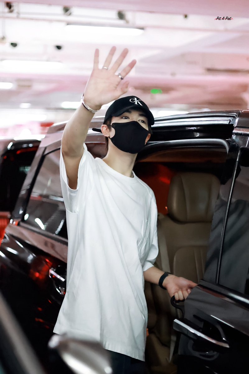 PitAPat1020's tweet photo. 260803 PEK🛬

恭喜小尼克落地北京！

@patrick_pppat

#PatrickFinkler #Patrick
#แพทริค #เจ้าปลาดาว
#尹浩宇 #Patrick尹浩宇 https://t.co/IMUuzfqJhv