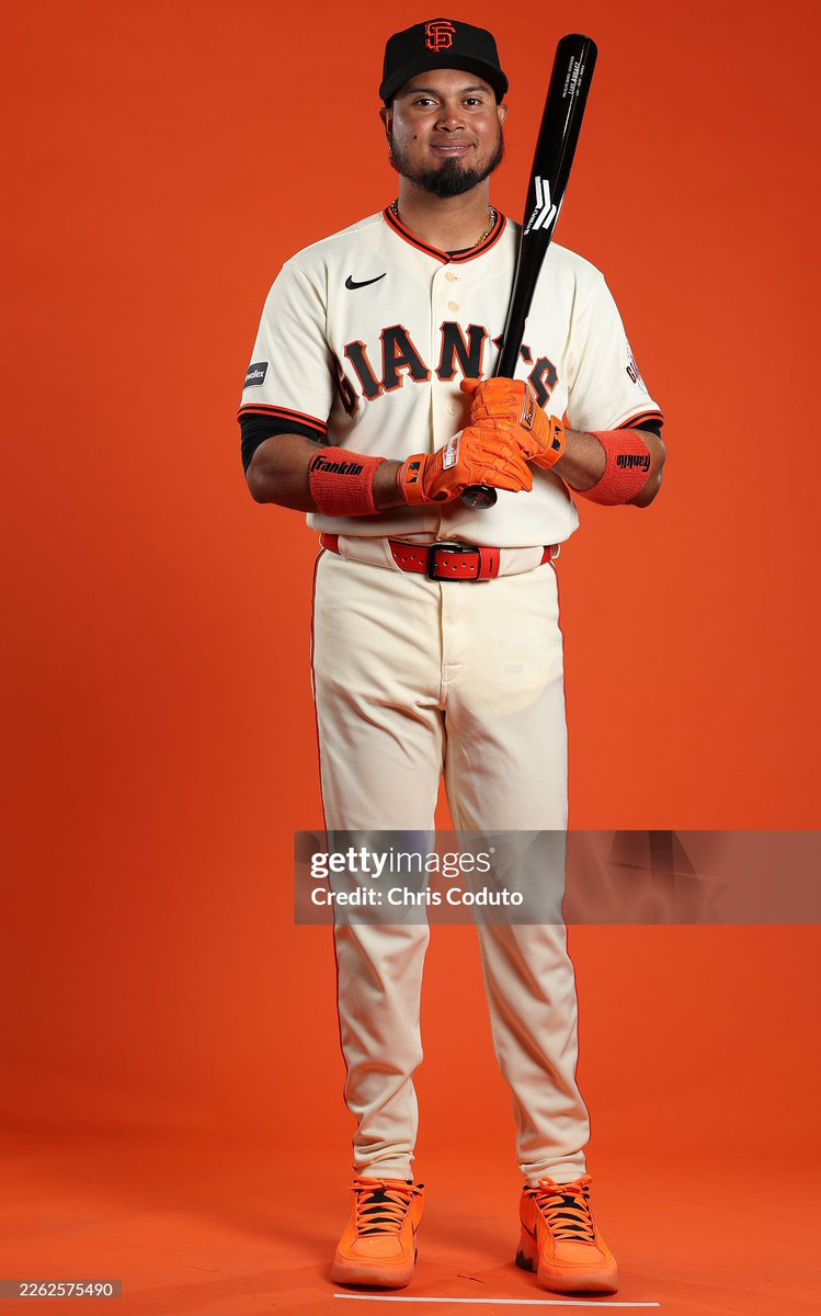 GiantHotTakes's tweet photo. Hard to think of too many better Giants than Luis Arraez in the past few years. He is the best hitter in the league, and worked his ass off to become one of the games elite defenders. He showed up to the field every day ready to compete, and he will be dearly missed in SF. Thanks for everything Luis ❤️