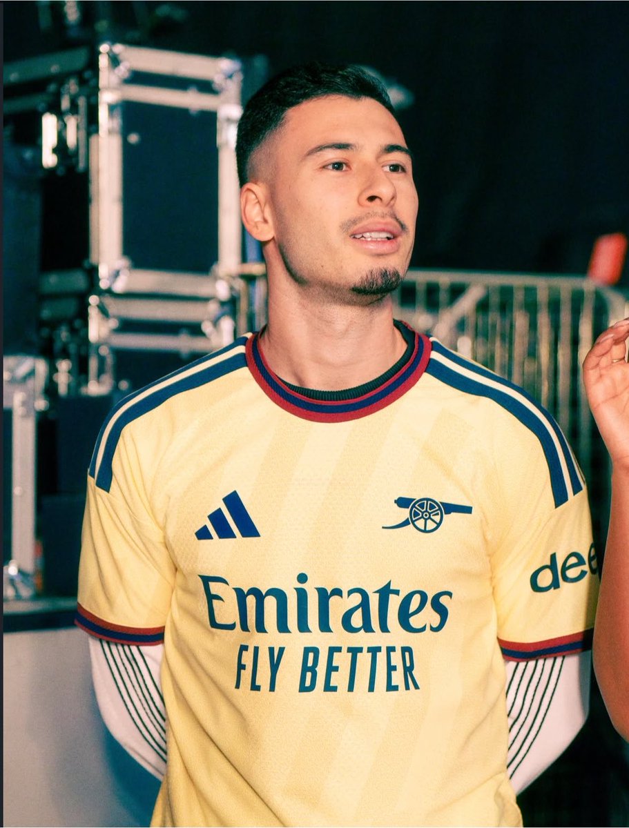 acervmartinelli's tweet photo. Ele de nova roupinha do Arsenal 🤏 https://t.co/jivYZZtdGB