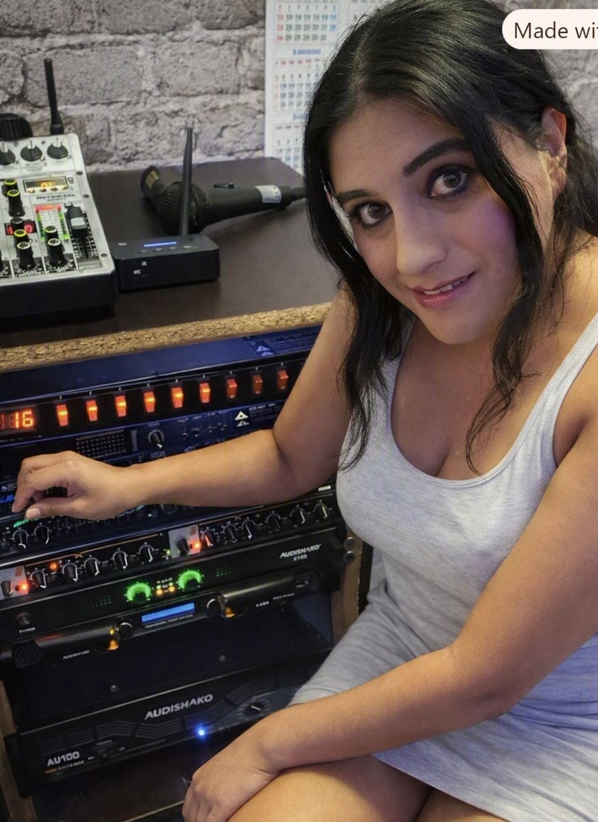 DafneAnahiMarq1's tweet photo. Saludos de Dafnecita la sonidera #sonidera #sonido #followers https://t.co/I9PnTDWeMm