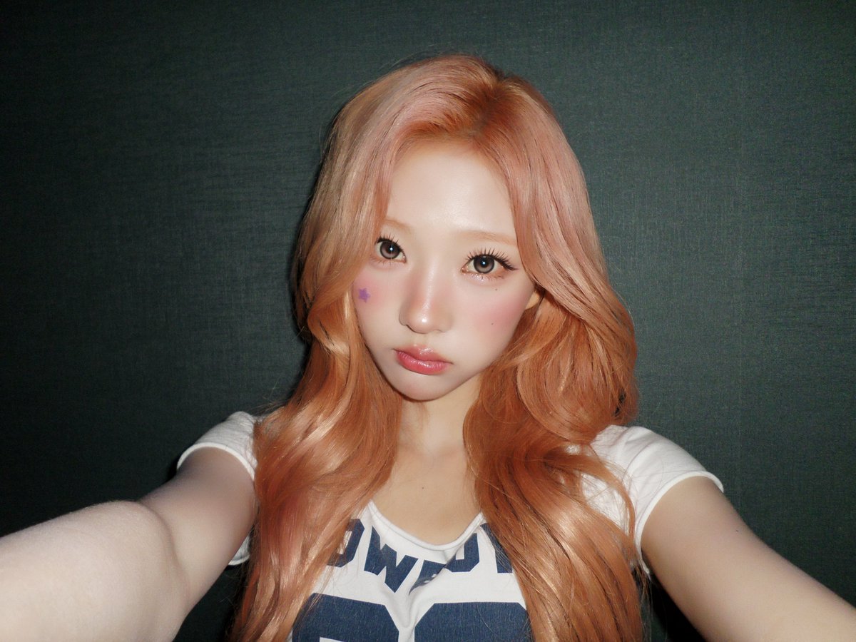 krvimstella's tweet photo. Playing around with the flash while the dark background made every lil detail hit way harder. My peachy hair, oversized tee, and tiny pop of color on my cheek gave the whole vibe that cute, playful energy I'd keep coming back to. https://t.co/OvdW82S7OD