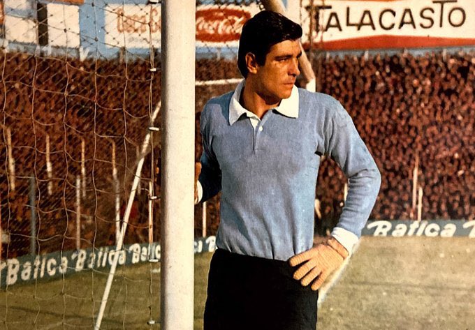ProyectoBoedo's tweet photo. 👐 A ocho años del paso a la inmortalidad de CARLOS BUTTICE. 

“BATMAN” atajó 183 partidos en SAN LORENZO entre 1966 y 1970. Y resultó una pieza clave de los inolvidables Matadores que ganaron, de forma invicta, el Metropolitano del año 68. 🏆

ETERNO. 💙❤️ https://t.co/Alz1BFQq2V