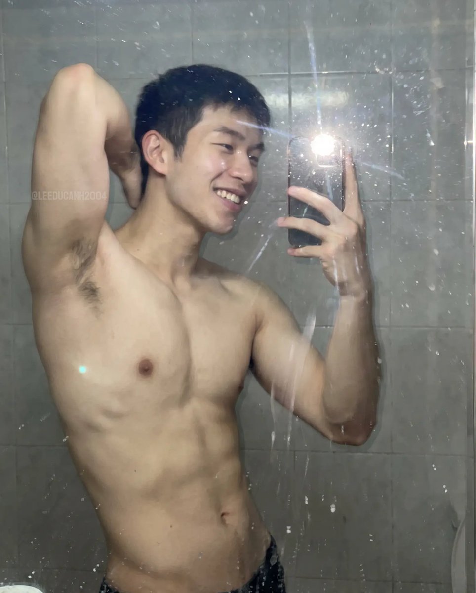 leeducanh2004's tweet photo. Hai thái cực https://t.co/Z4GSWB68LY