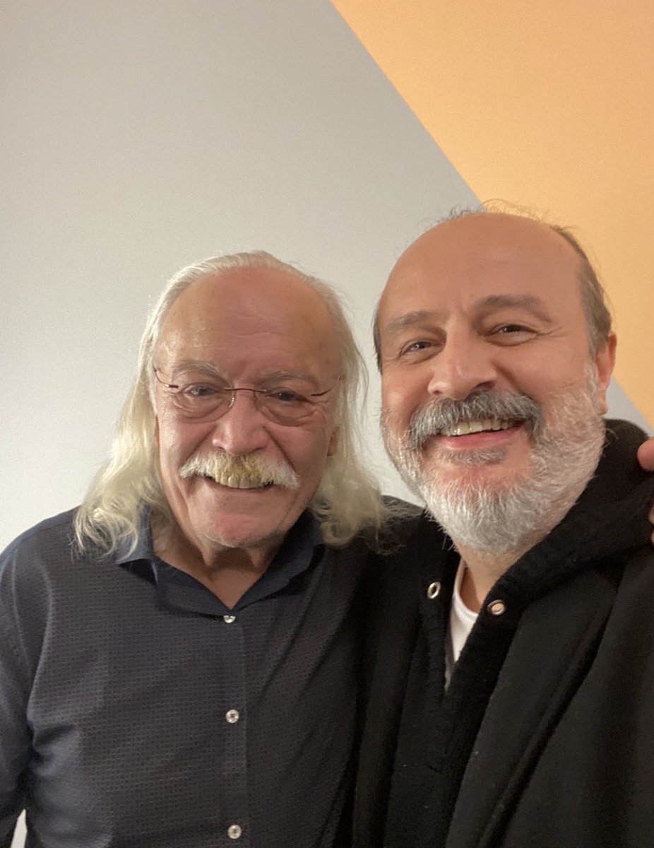 unsalunlu's tweet photo. Çok kısa ama çok önemli bir şey söyleyip kaçacağım. Hatta bence hep birlikte söylemeliyiz.
Çünkü bugün Cahit abinin @cahit_berkay doğum günü.
İyi ki doğmuşsun, iyi ki varsın abi.
Sensiz kesinlikle hayatımızın müziği eksik kalırdı.
Nice şahane yıllara, sağlıkla... https://t.co/2NMhsuh1SQ
