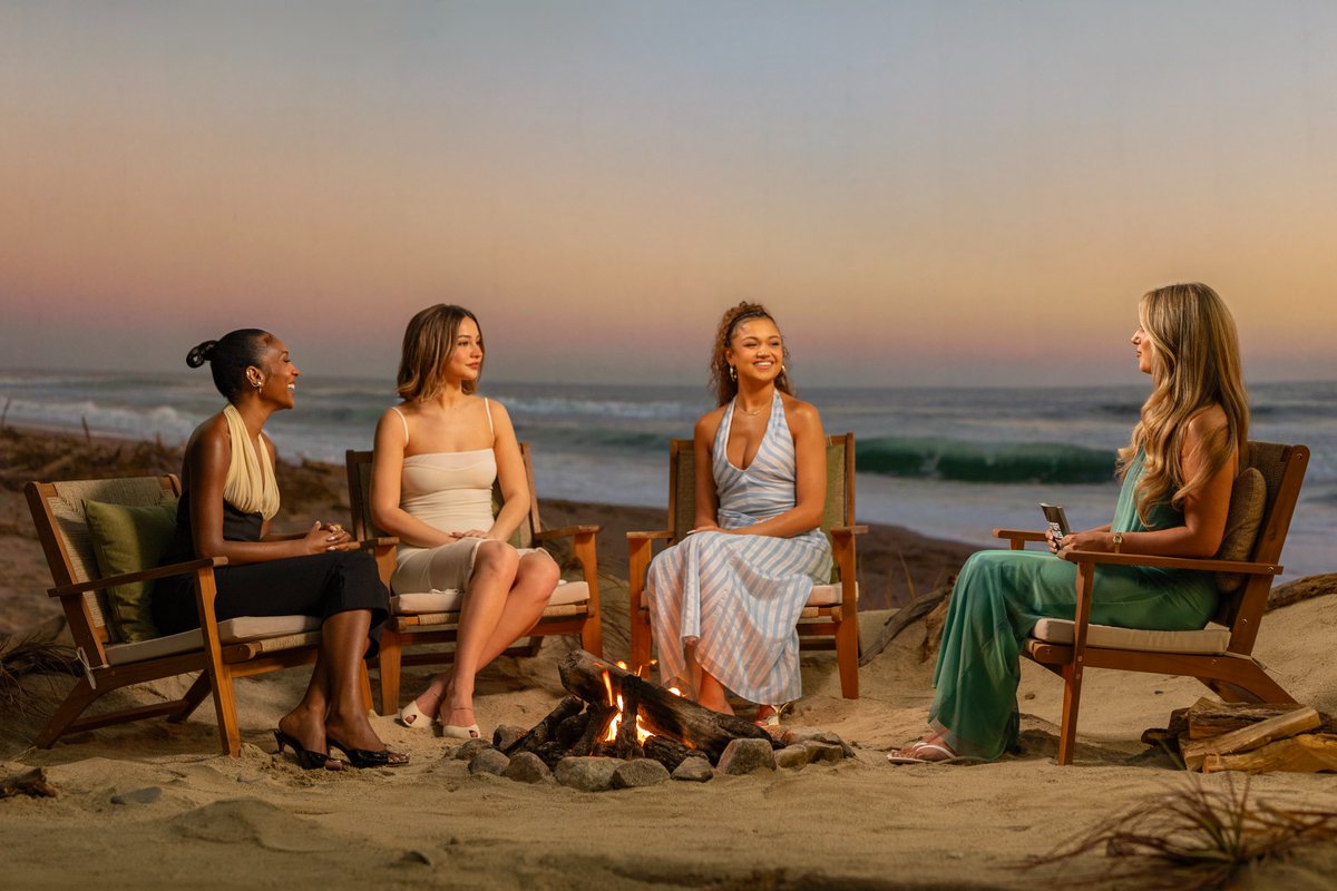 madelynclinebr's tweet photo. PRINCESAS! Madelyn Cline com Madison Bailey e Carlacia Grant para o novo podcast de Outer Banks. 🤍 https://t.co/ubc0snX196