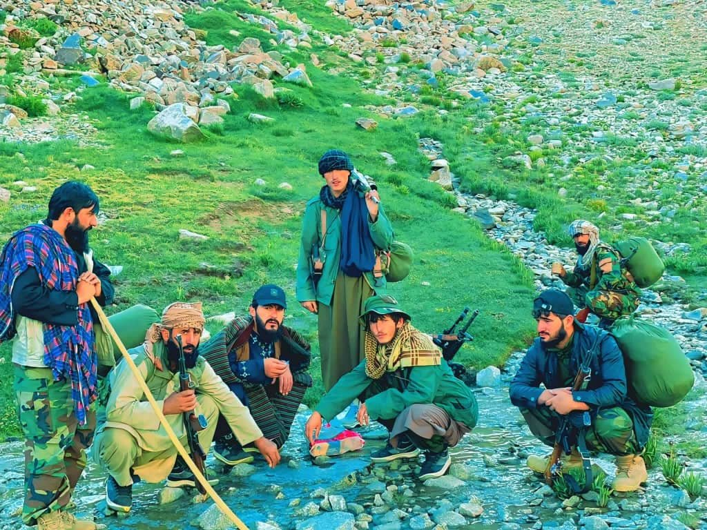 ZubairNizami6's tweet photo. نیروهای دفاعی کشور در نقطهٔ صفر مرزی بدخشان با پاکستان، با هوشیاری کامل از حریم وطن پاسداری می‌کنند.

آنان در دشوارترین شرایط جغرافیایی و آب‌وهوایی، با روحیه‌ای استوار و آمادگی همیشگی در سنگر حضور دارند تا از تمامیت ارضی و امنیت مرزهای کشور حفاظت کنند...👇
https://t.co/p5Wf3mCwtt https://t.co/ocUqOtTdn6