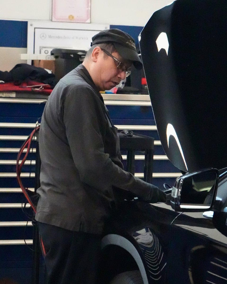 mbofwarwick's tweet photo. Our Technicians are hard at work on your vehicles! Check our website for the latest service specials at Mercedes-Benz of Warwick. https://t.co/YTgphWPcre #MercedesBenz #MercedesBenzOfWarwick https://t.co/DmK71YV5q6