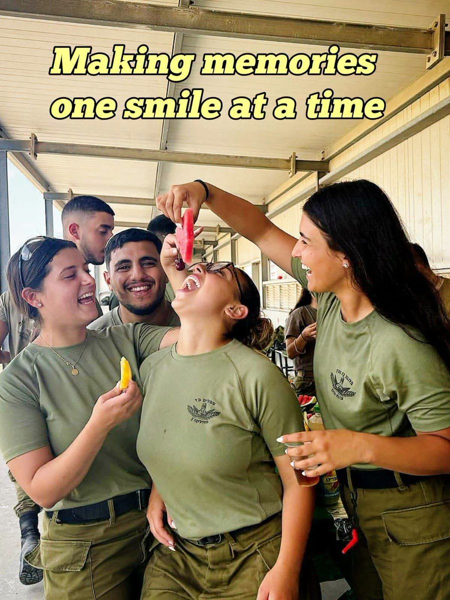 Israeltroops's tweet photo. IDF girls Making Memories https://t.co/nQRGzYSXzk