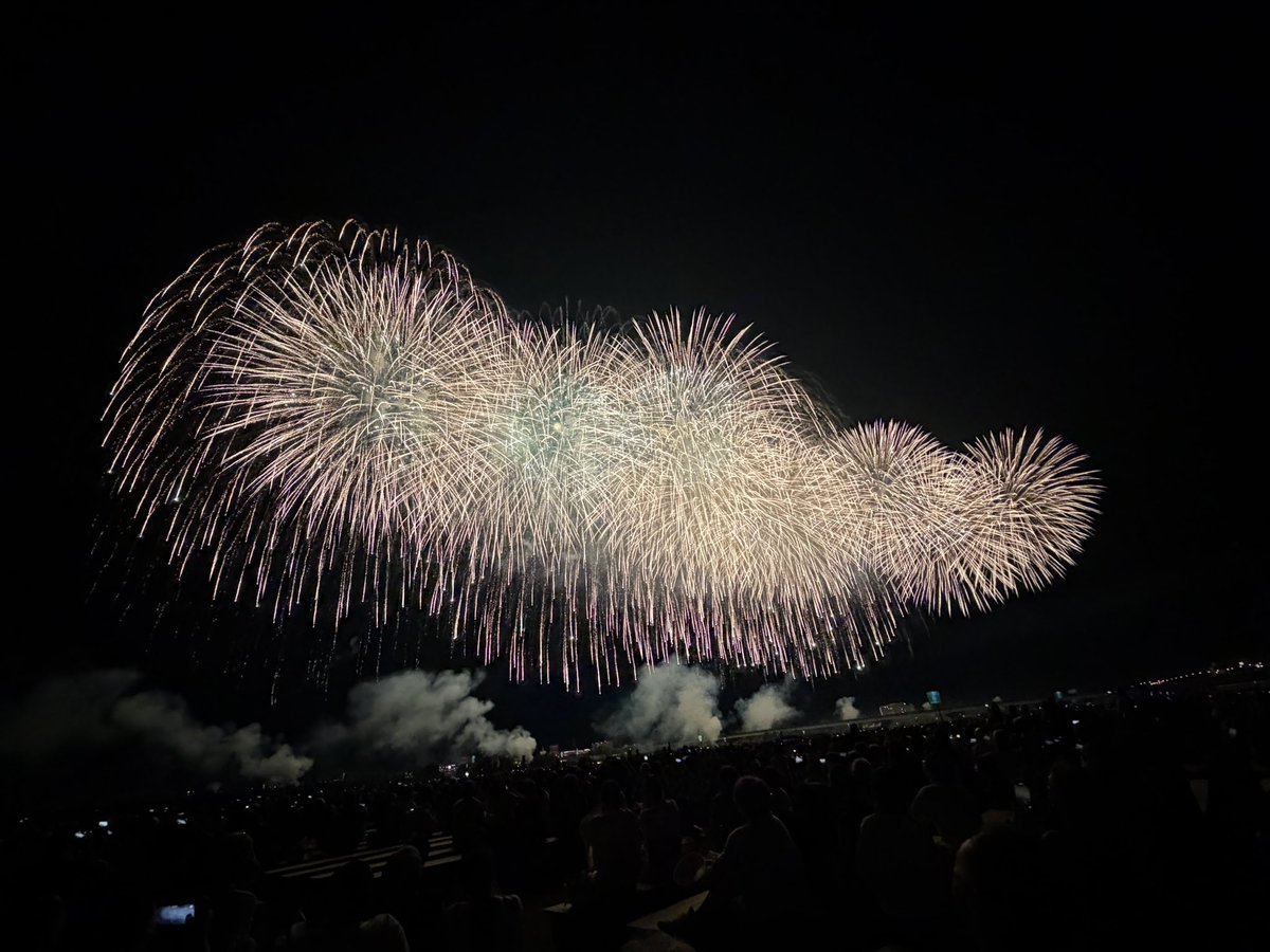 loveup_11's tweet photo. 何回も見ているはずなのに、毎回驚きや感動がある。長岡花火、今年も観られました。夏ですね。 https://t.co/HIgpO0GxpY