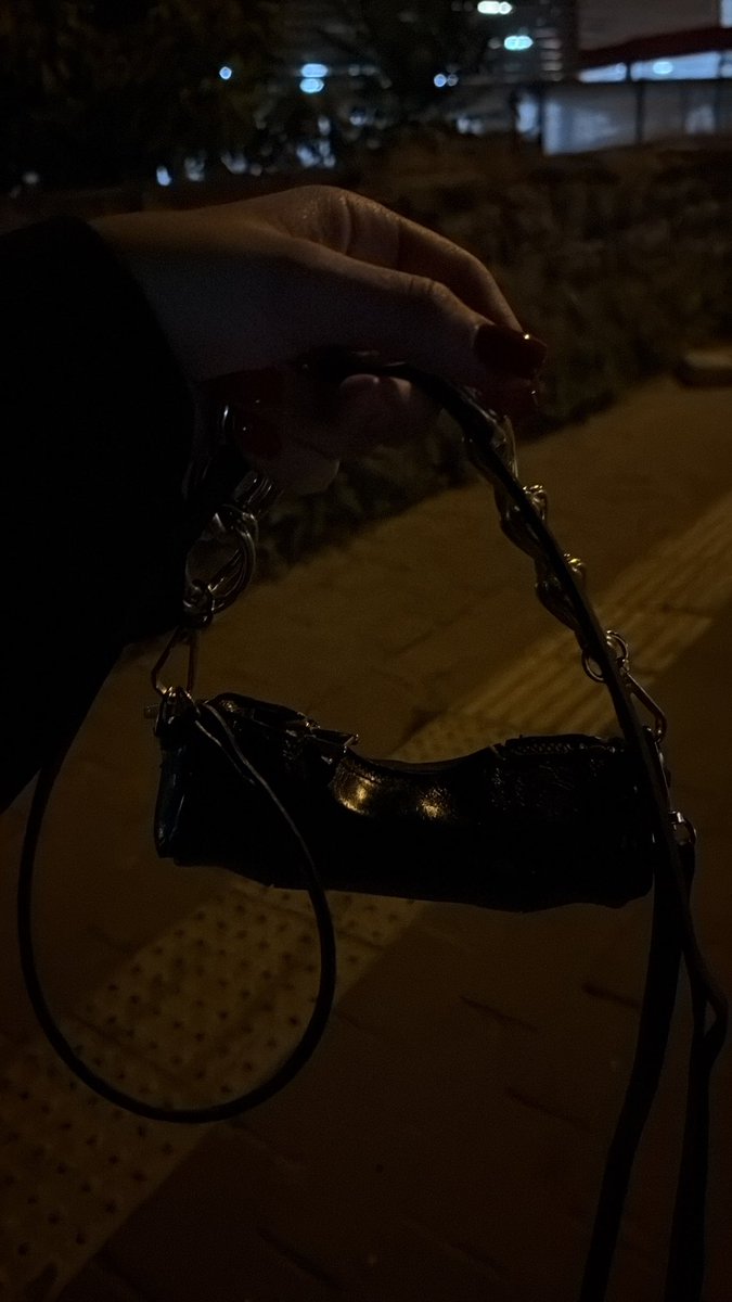 baharilgiin's tweet photo. Pazar pztsiye çok yakın, ptesi pazara çok uzak. Bilmem anlatabildim mi🐰😛 https://t.co/6hON6UL5PZ