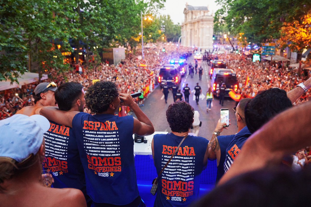SpainIsFootball's tweet photo. Two weeks ago...

❤️ A team that believed.
❤️ A country that never stopped believing.
Together, we made history.

📸 Full gallery:

https://t.co/okXfWWdqOU

⭐⭐🇪🇸
#VamosEspaña | #FIFAWorldCup https://t.co/v9akyyhVPc