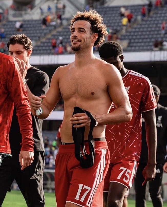 Shirtless PL tweet media
