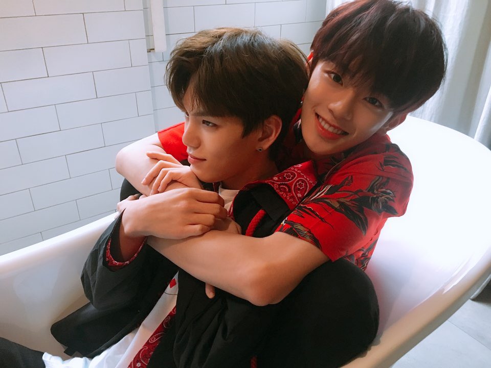 time_tokangmin's tweet photo. 190804 베리베리 멤버 트위터

[용승]
이런 귀염둥이들
#베리베리 #VERIVERY #베러 #VERRER #VERI_CHILL #계현이형 #강민이 #숨멎라이브 #비하인드

#kangmin #유강민 #강민 #カンミン https://t.co/pUxkeONRuU