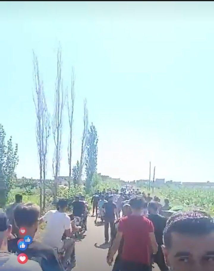 SyJusticeArc's tweet photo. #WesternSyria | #Jableh: Footage showing the moment the 8-year-old Natalie Dakhil arrived in her village, hours after she was kidnapped from outside her family’s home in Al-Huwaiz village in rural Jableh this Monday morning.

Local platforms reported that armed men from Bedouin tribes were responsible for her abduction. The incident sparked widespread anger among residents, who blocked roads in protest.

No further details have yet emerged confirming the kidnappers’ identity or what led to the girl’s release. Some commentators suggested that public anger,and residents publicly naming the Bedouins as responsible, pushed the General Security militia to pressure them into releasing her.

A moving video circulated shortly before this report, showing villagers welcoming the girl back after her release, amid calls for the full details to be disclosed.
In a separate clip, the girl said a silver car with three people inside had taken her and beaten her feet with a stick.

Kidnappings and killings of civilians on a sectarian basis keep recurring along the coast, sparing neither women nor children, according to press and human rights reports, a pattern that has continued since the fall of the Assad regime at the end of 2024.