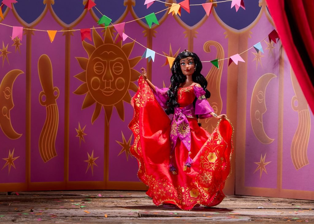SeeingMount's tweet photo. First OFFICIAL look at the Disney D23 Limited Edition

Princess Diaries Mia Thermopolis Doll
Hunchback of Notre Dame Esmeralda Doll
Milo Thatch and Princess Kida Set
Roger and Anita Limited Edition Doll Set https://t.co/qVeVtHfsqn
