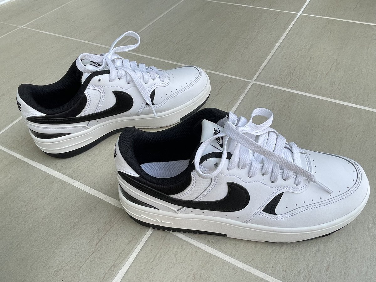 JyarJasinJ's tweet photo. #ส่งต่อรองเท้า #nike รุ่น #GAMMAFORCE sizeUK5 / 24.5cm
ใส่ 4-5ครั้ง สภาพดีมอมแมมแถวพื้นนิดหน่อย ทรงเรียบๆน่ารักแต่งตัวง่าย
เค้าว่าเป็นลูกผสมPandaกับAir force😄
🔥ขาย 2,100 รวมส่ง
❌จาก3,400❌
สนใจdmค่า
#รองเท้าnike #nikethailand #รองเท้าวิ่ง #รองเท้ามือ2 #รองเท้าผ้าใบ #รับหิ้ว https://t.co/V3QBocfi8k