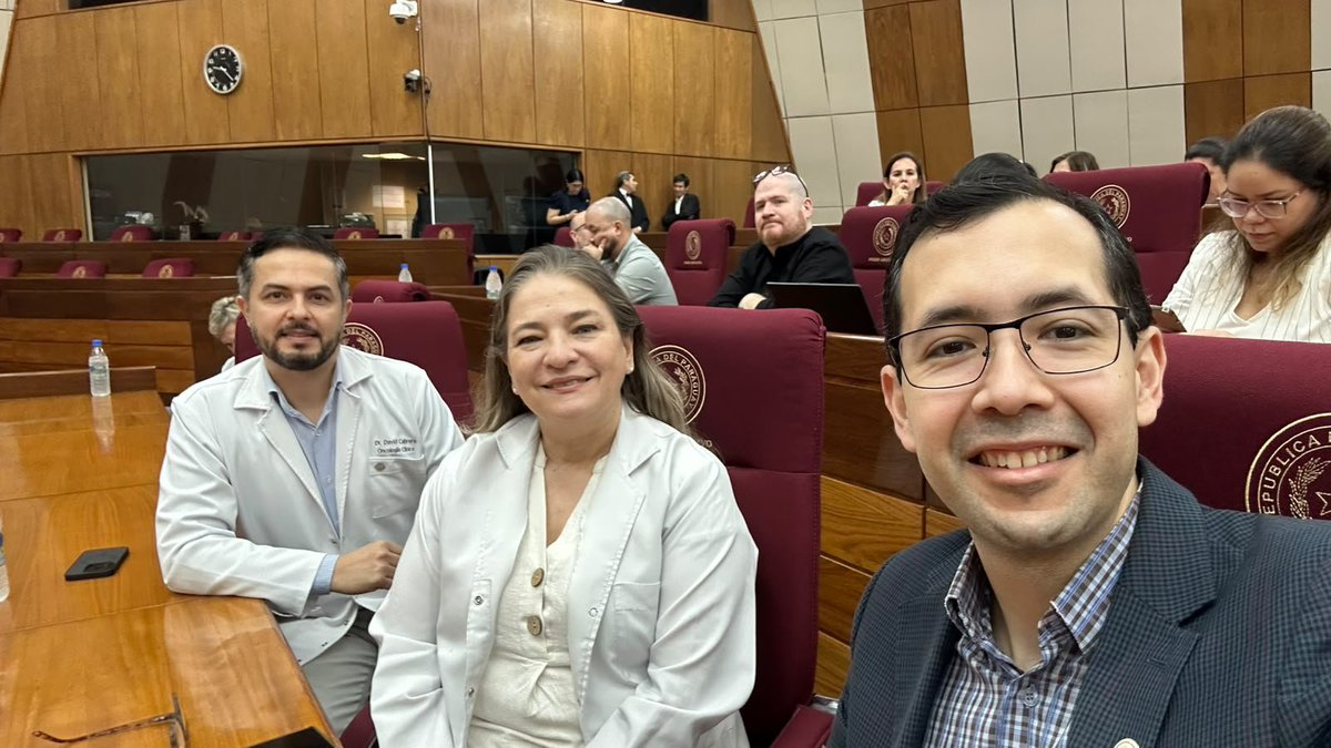 cinthiavgauna's tweet photo. Presentación del anteproyecto de la LEY GALENO, reivindicación histórica del cobro de honorarios al médico que rige desde 1974y nunca se pudo actualizar. 
Es hora de dignificar al medico en Paraguay 🙌🏼🇵🇾 https://t.co/tBk4rN2yfy
