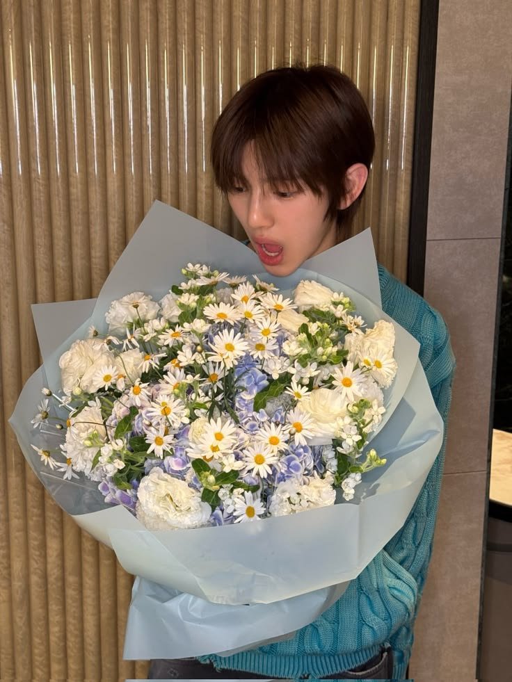 elycseen's tweet photo. @rrasyadhira Flowwers Biar mb Aca happy >__< https://t.co/Bw7czNsRO1