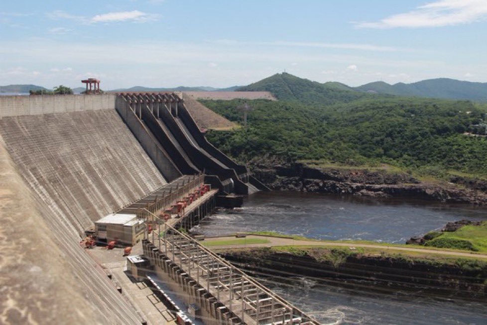 estendenciavzl's tweet photo. "Represa del Guri" es tendencia porque el encargado de negocios de EEUU para Venezuela, John Barrett, visitó la Central Hidroeléctrica Simón Bolívar. https://t.co/rrb3BvNw2w