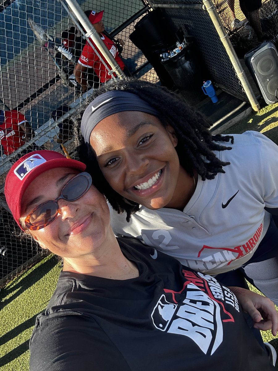 KaylinEvans28's tweet photo. Just finished a great week in Cali for Breakthrough Series with a great coaching staff!! I loved learning from the best to help improve and as a young woman growing in the game of softball! Thank you - @MLBDevelops @USASoftball @LChamberlain44 @natashawatley29 @MLBRBI https://t.co/ohTHCdT6h3