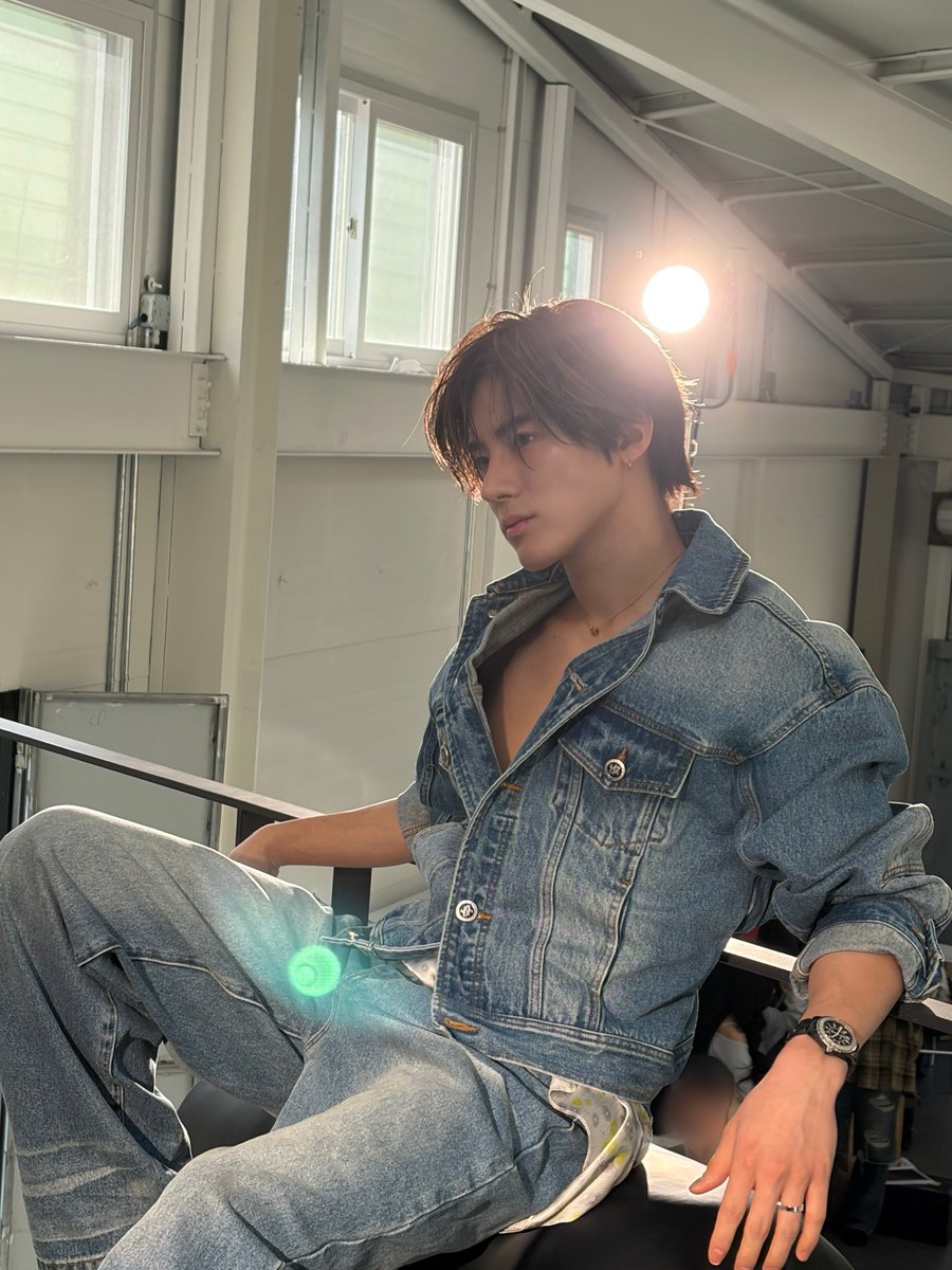 srhneric's tweet photo. Taking pictures with denim while the sunlight shines behind me yields pretty good results, right? https://t.co/kOywGnlSTf