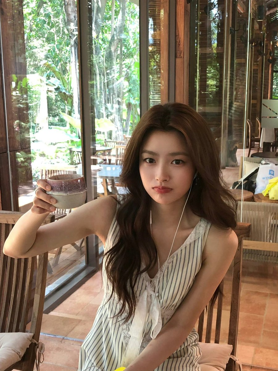 xmniiw's tweet photo. 속쌍의 여왕, 속쌍의 여신, 속쌍의 황제, 속쌍의 권위자, 속쌍 지배자, 속쌍 제왕, 속쌍의 대명사, 속쌍의 군림자, 속쌍 마스터, 속쌍의 신, 속쌍의 교과서, 속쌍 종결자, 속쌍 달인, 속쌍의 정석 https://t.co/Bj21LIpEkN