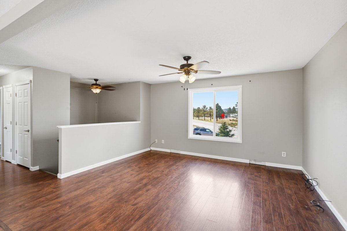 christians_team's tweet photo. #JustListed 📍 627 Fairmont Pl., Rapid City, SD | $279,900
3 bed | 2 bath | 1,656 sq ft split foyer, directly across from Robbinsdale Park
🔗 https://t.co/5sKKjlZFPa
📞 605-340-0768 #ChristiansTeamInc #RapidCitySD https://t.co/1KBDgBxB4n