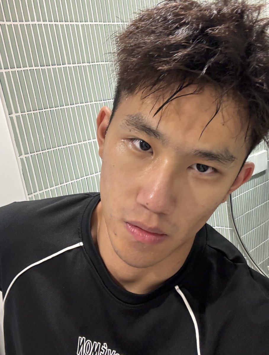 goodman185's tweet photo. 黑皮男大 https://t.co/VDoS0xUUc4