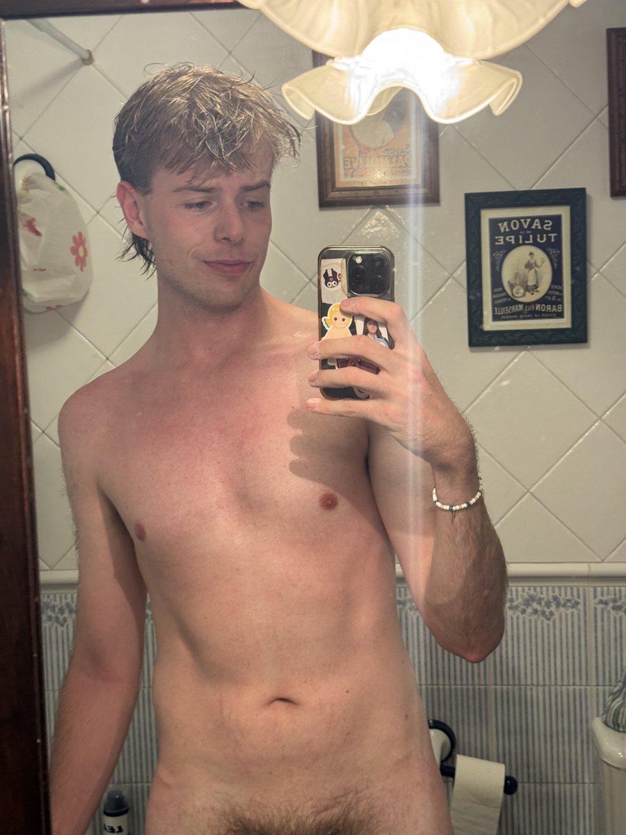 n0nofurconcern's tweet photo. Chicas… ahora soy… un twink????? Yo creo que no https://t.co/AxA9XzFsZ2